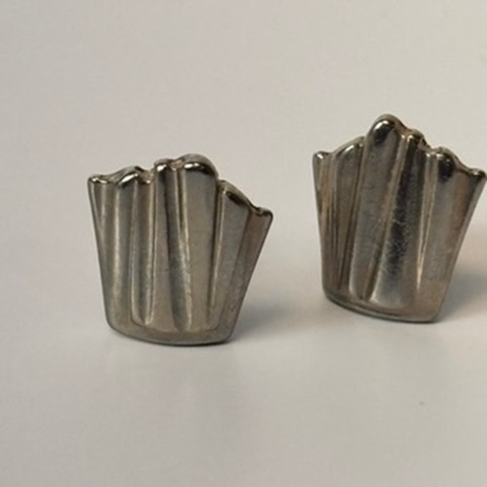 Vintage Stud Earrings Silver Tone Fluted Fan Art Deco Goth Minimalist 90s